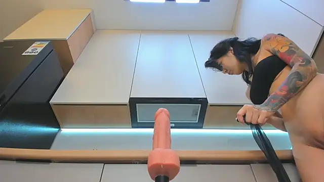 maakimo online show from 10-15-25, 05:06