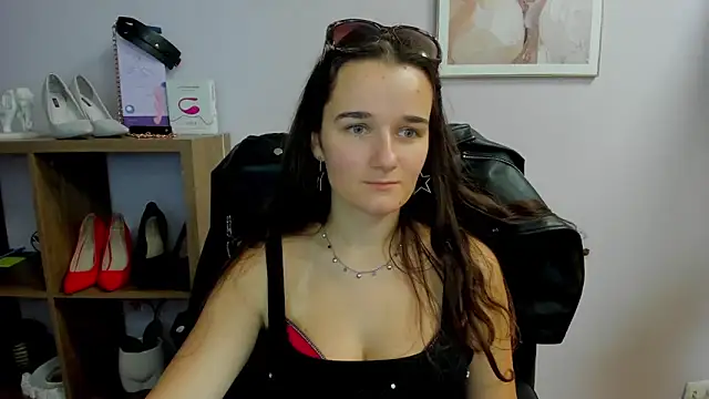 Snapshot of KateDelight chatting on 09-28-25, 06:53 KateDelight online show from 09-28-25, 06:53
