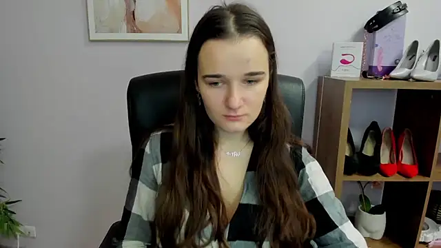 Snapshot of KateDelight chatting on 10-25-25, 06:45 KateDelight online show from 10-25-25, 06:45