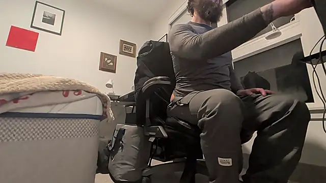 Armyexhibitionistvet online show from 12-14-25, 08:31