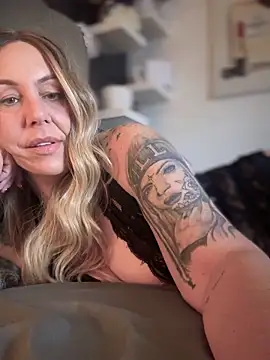 blondebitch2 online show from 11-17-25, 10:52