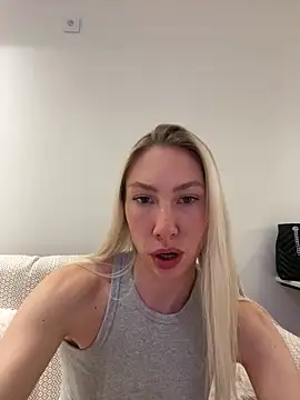 LuisaBecker online show from 02-27-25, 07:26