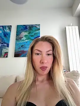 Snapshot of LuisaBecker chatting on 03-07-26, 02:00 LuisaBecker online show from 03-07-26, 02:00