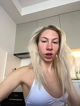 LuisaBecker online show from 01-29-25, 08:18