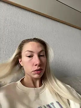 LuisaBecker online show from 01-07-25, 09:40