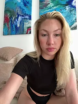 Snapshot of LuisaBecker chatting on 05-12-26, 01:06 LuisaBecker online show from 05-12-26, 01:06
