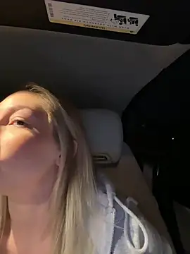 Snapshot of LuisaBecker chatting on 02-02-26, 08:19 LuisaBecker online show from 02-02-26, 08:19