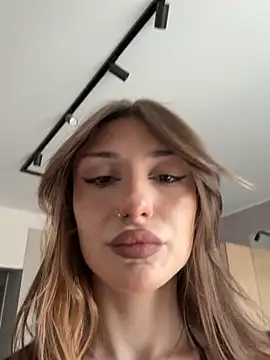 Snapshot of mollyyank chatting on 04-03-26, 12:44 mollyyank online show from 04-03-26, 12:44