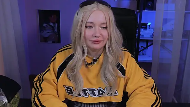 carolina elf online show from 10-25-25, 05:17