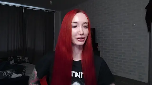 Snapshot of Roxy_Silver chatting on 06-27-26, 10:21 Roxy Silver online show from 06-27-26, 10:21