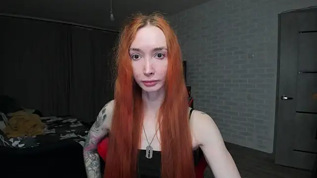 Snapshot of Roxy_Silver chatting on 10-25-25, 09:04 Roxy Silver online show from 10-25-25, 09:04