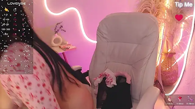 ViolettaHotLatin  online show from 03-24-26, 12:05