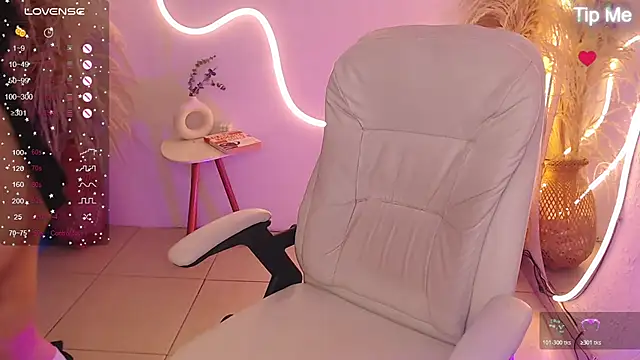 ViolettaHotLatin  online show from 03-14-26, 12:11