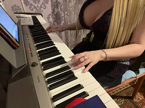 Snapshot of mila_von_tease chatting on 12-10-24, 06:28 mila von tease online show from 12-10-24, 06:28