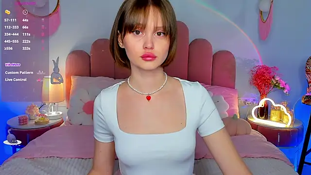 Snapshot of MaryLew chatting on 10-15-25, 05:28 MaryLew online show from 10-15-25, 05:28