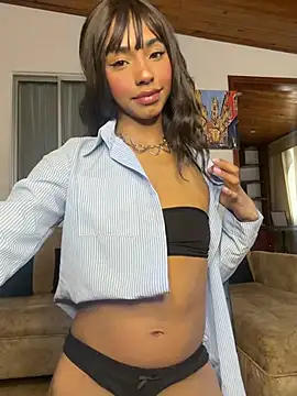 Snapshot of xenia_golden chatting on 07-18-26, 12:58 xenia golden online show from 07-18-26, 12:58