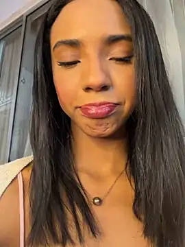 Snapshot of xenia_golden chatting on 06-18-26, 08:25 xenia golden online show from 06-18-26, 08:25