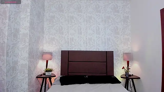 xenia golden online show from 11-08-25, 01:47