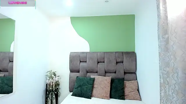  AlejaCruz  online show from 11-22-25, 07:24