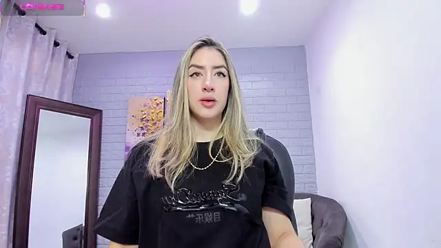  AlejaCruz  online show from 01-11-26, 05:53