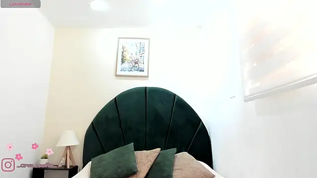  AlejaCruz  online show from 05-11-26, 06:05
