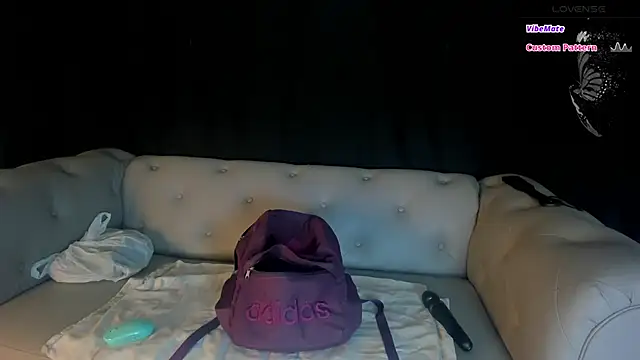 Snapshot of Charlotte__Brown_ chatting on 09-12-25, 01:00 Charlotte Brown online show from 09-12-25, 01:00