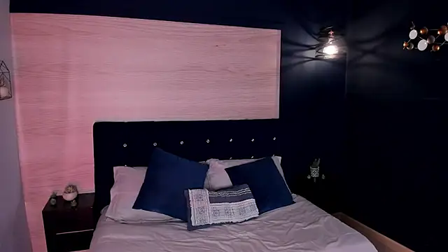 Snapshot of Violetta_Nur chatting on 06-12-26, 05:43 Violetta Nur online show from 06-12-26, 05:43