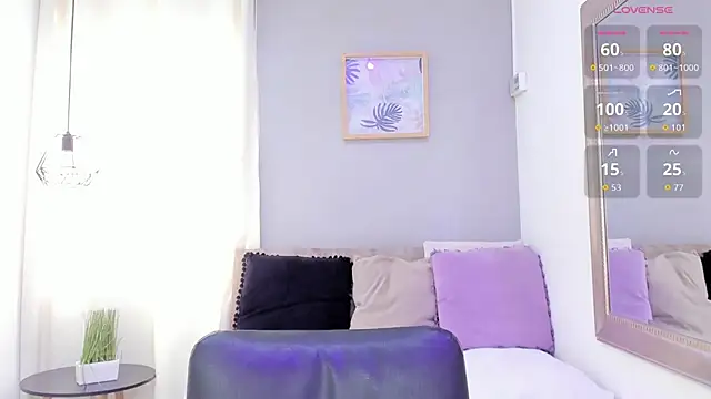 Snapshot of _LaraMom_ chatting on 02-18-26, 07:43 LaraMom online show from 02-18-26, 07:43