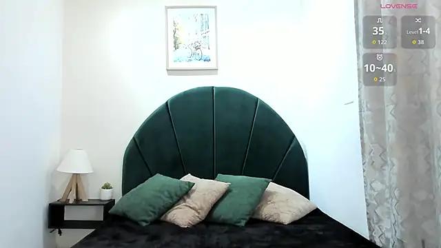 Snapshot of _LaraMom_ chatting on 02-22-26, 12:40 LaraMom online show from 02-22-26, 12:40