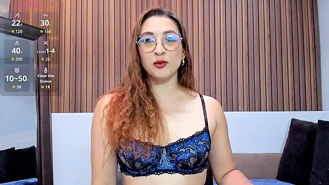 Snapshot of _LaraMom_ chatting on 07-15-26, 01:51 LaraMom online show from 07-15-26, 01:51