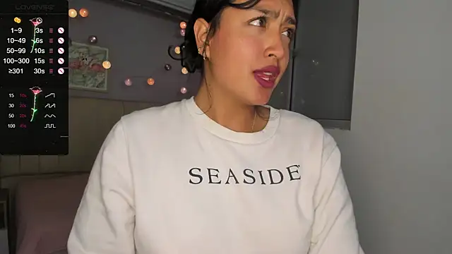 Snapshot of ema_saenz chatting on 02-05-25, 10:55 ema saenz online show from 02-05-25, 10:55