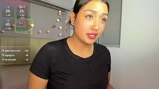 Snapshot of ema_saenz chatting on 02-25-25, 10:20 ema saenz online show from 02-25-25, 10:20