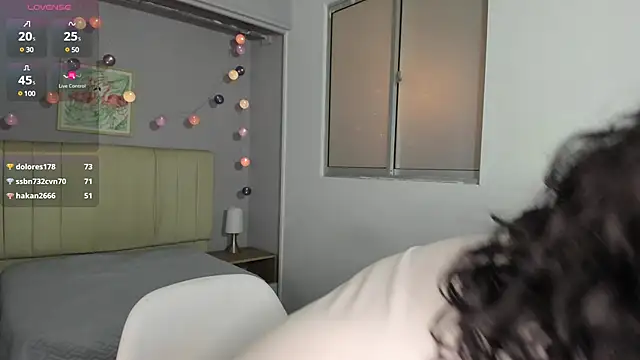 Snapshot of ema_saenz chatting on 02-21-25, 08:05 ema saenz online show from 02-21-25, 08:05