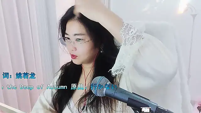 Snapshot of Floor_oo chatting on 09-24-25, 08:43 Floor oo online show from 09-24-25, 08:43