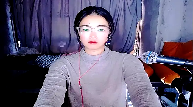 Snapshot of Floor_oo chatting on 02-13-25, 10:23 Floor oo online show from 02-13-25, 10:23