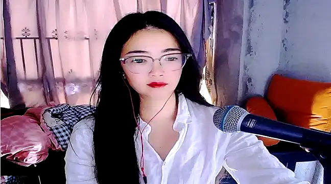Snapshot of Floor_oo chatting on 02-21-25, 03:56 Floor oo online show from 02-21-25, 03:56