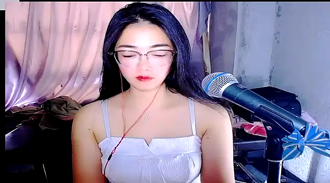 Snapshot of Floor_oo chatting on 02-03-25, 04:46 Floor oo online show from 02-03-25, 04:46