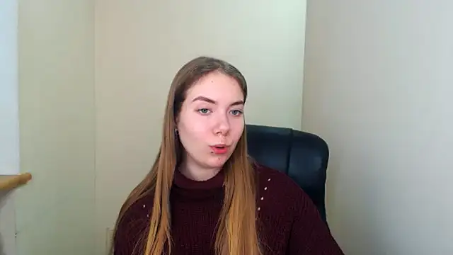 zoey deuttch online show from 12-17-24, 09:39