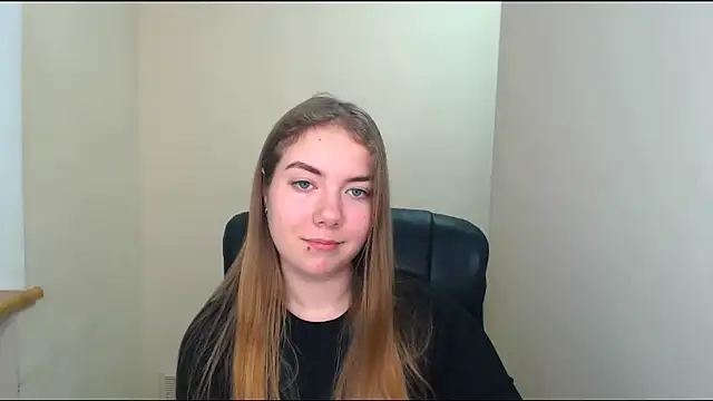 zoey deuttch online show from 12-13-24, 07:04