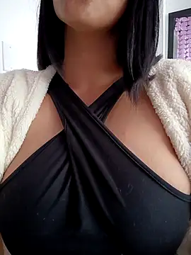 tiffani  love online show from 10-29-25, 06:40