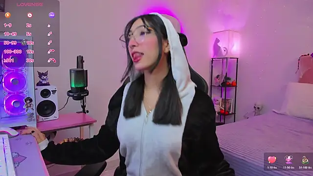 Snapshot of MarianaBranzz chatting on 10-22-25, 09:13 MarianaBranzz online show from 10-22-25, 09:13