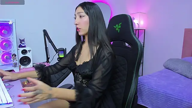 Snapshot of MarianaBranzz chatting on 10-07-25, 12:33 MarianaBranzz online show from 10-07-25, 12:33