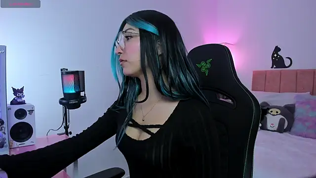 Snapshot of MarianaBranzz chatting on 09-15-25, 10:43 MarianaBranzz online show from 09-15-25, 10:43