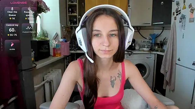 Snapshot of _Nika_Kik chatting on 06-24-26, 01:43 Nika Kik online show from 06-24-26, 01:43