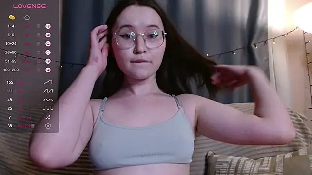 Honey Iris  online show from 12-27-24, 04:32