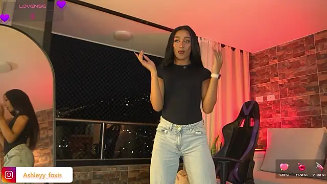 Snapshot of Ashleey_Fox chatting on 02-20-26, 11:39 Ashleey Fox online show from 02-20-26, 11:39