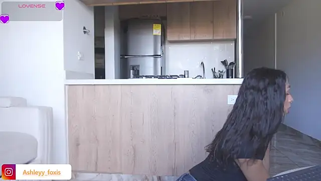 Ashleey Fox online show from 05-24-26, 10:20