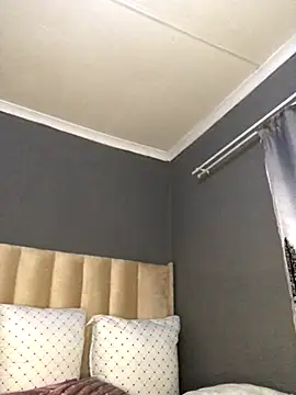 Nicole Liam  online show from 10-22-25, 11:03