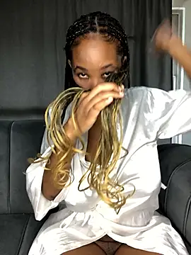 Snapshot of Nicole_Liam_ chatting on 01-18-26, 12:19 Nicole Liam online show from 01-18-26, 12:19