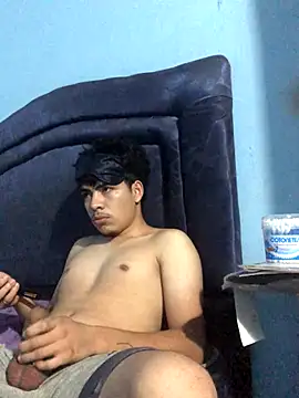 Snapshot of Edanvvv chatting on 12-01-25, 01:12 Edanvvv online show from 12-01-25, 01:12